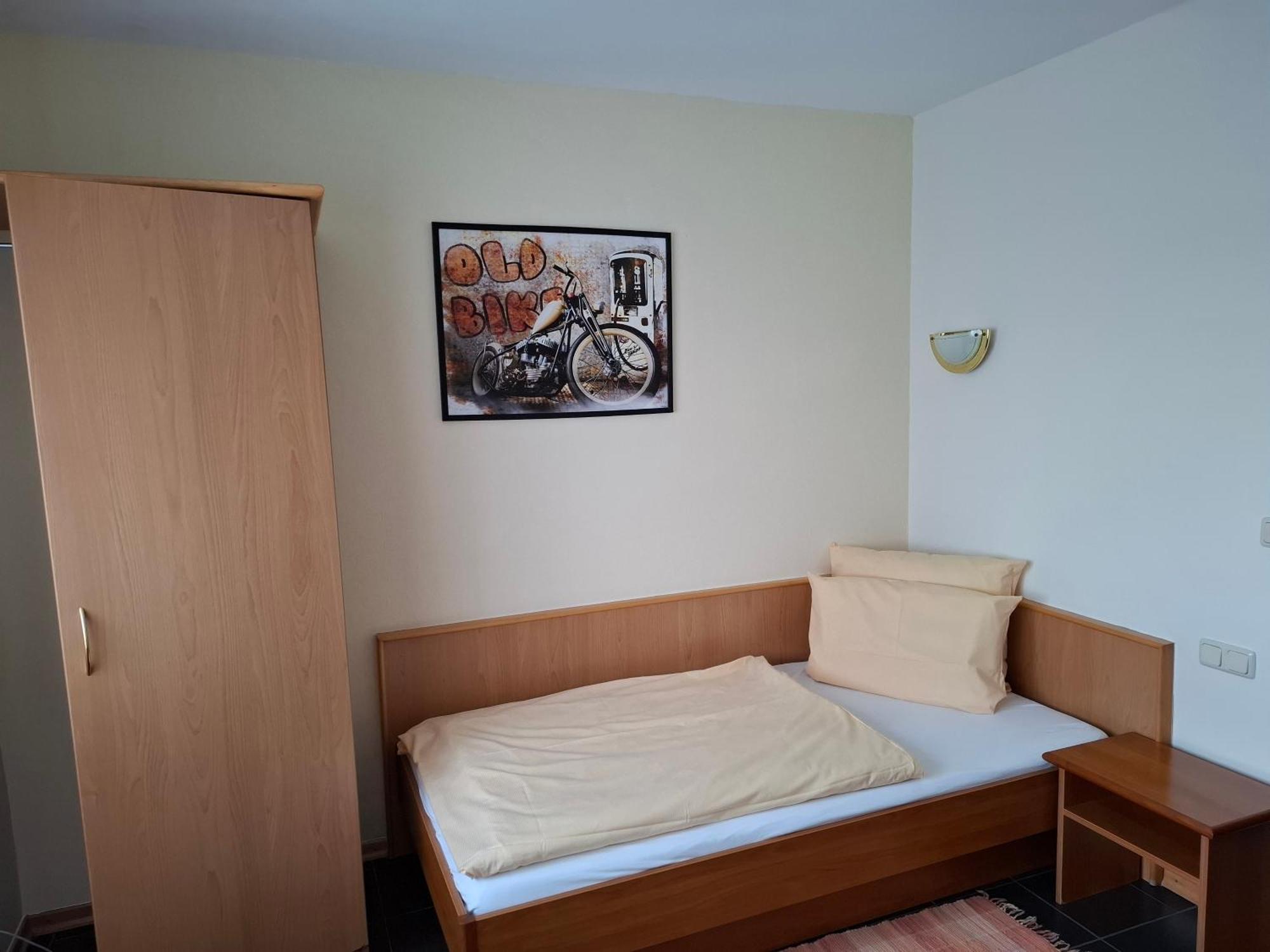 Hotel Lindenhof Rödermark Exteriör bild